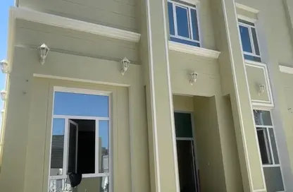مجمع سكني - 5 غرف نوم - 5 حمامات للايجار في شارع سميسمه - أم غويلينا - الدوحة