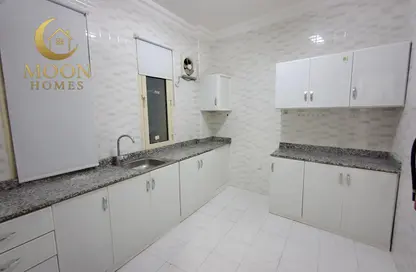 Apartment - 2 Bedrooms - 2 Bathrooms for rent in Umm Ghuwailina 4 - Umm Ghuwailina - Doha