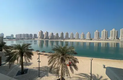 Apartment - 2 Bedrooms - 3 Bathrooms for rent in Viva West - Viva Bahriyah - The Pearl Island - Doha