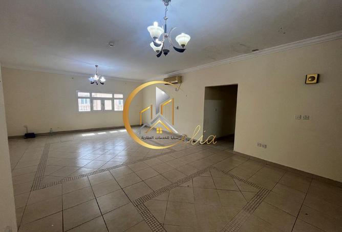 912139 - Property Image 3