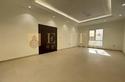 Apartment - 3 Bedrooms - 3 Bathrooms for rent in Al Nasr Street - Al Nasr - Doha