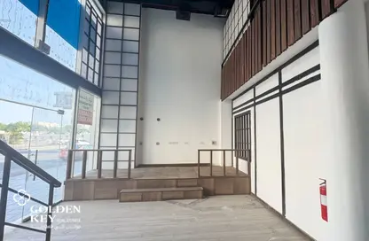 محل تجاري - استوديو - 2 حمامات للايجار في الغانم القديم - الغانم - الدوحة