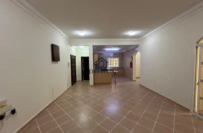 Apartment - 2 Bedrooms - 3 Bathrooms for rent in Tadmur Street - Old Airport Road - Doha