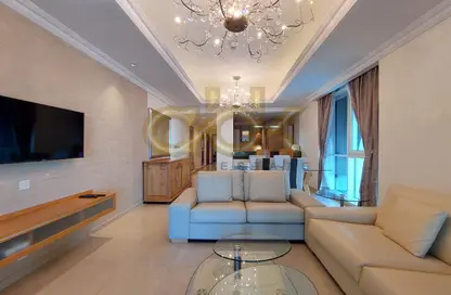 Apartment - 2 Bedrooms - 3 Bathrooms for rent in Viva West - Viva Bahriyah - The Pearl Island - Doha