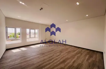 شقة - 2 غرف نوم - 3 حمامات للايجار في فريج كليب - الدوحة