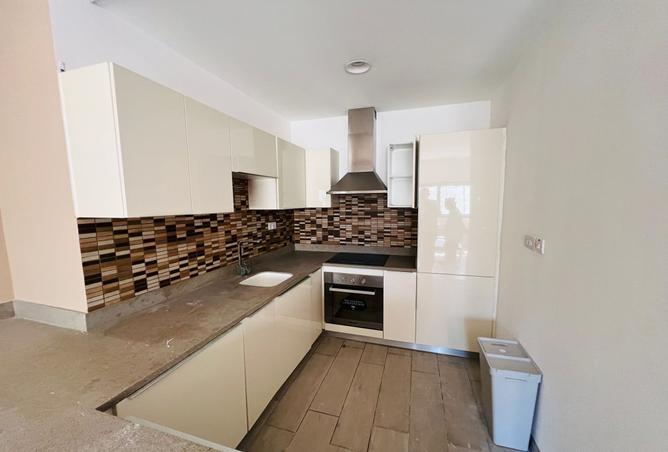 999389 - Property Image 2