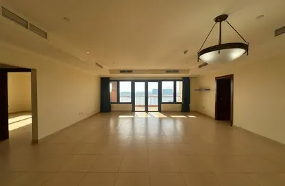 Apartment - 2 Bedrooms - 3 Bathrooms for rent in East Porto Drive - Porto Arabia - The Pearl Island - Doha