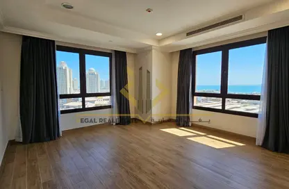 Apartment - 2 Bedrooms - 2 Bathrooms for rent in West Porto Drive - Porto Arabia - The Pearl Island - Doha