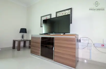 Apartment - 2 Bedrooms - 2 Bathrooms for rent in Umm Ghuwailina 4 - Umm Ghuwailina - Doha