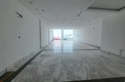 Show Room - Studio - 3 Bathrooms for rent in Ain Khaled - Ain Khaled - Doha