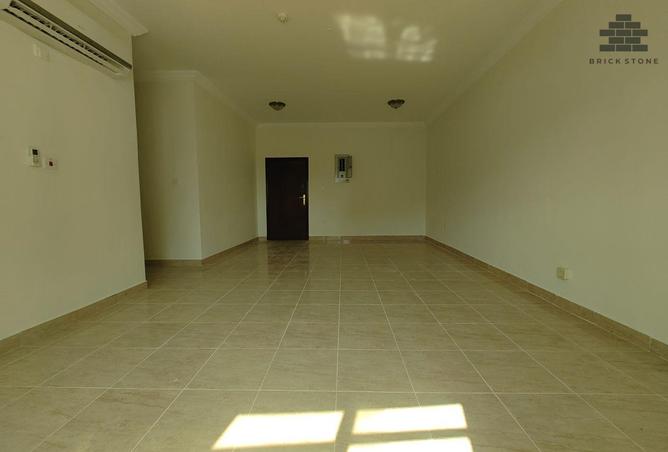 966416 - Property Image 2