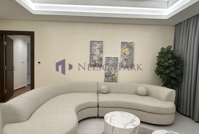 988591 - Property Image 2