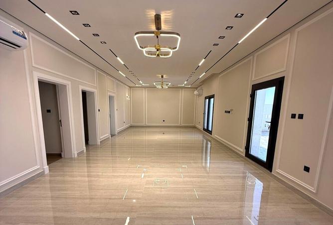 975398 - Property Image 2