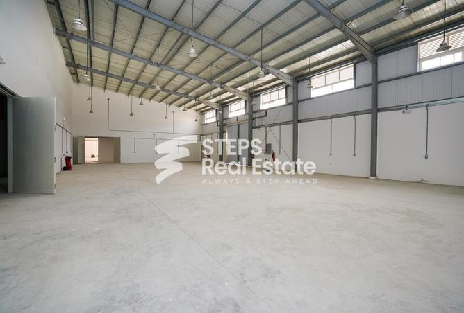 Warehouse - Studio - 2 Bathrooms for rent in Industrial Area 4 - Industrial Area - Industrial Area - Doha
