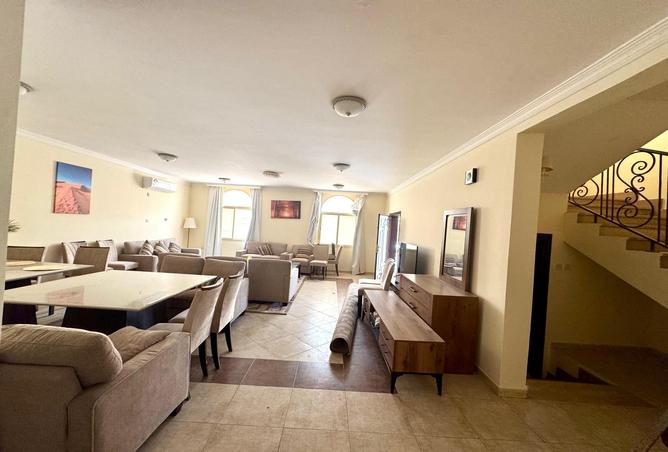 992124 - Property Image 2