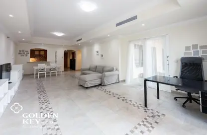 Apartment - 2 Bedrooms - 3 Bathrooms for rent in East Porto Drive - Porto Arabia - The Pearl Island - Doha