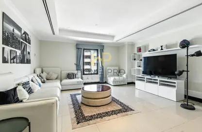 Apartment - 1 Bedroom - 2 Bathrooms for rent in West Porto Drive - Porto Arabia - The Pearl Island - Doha