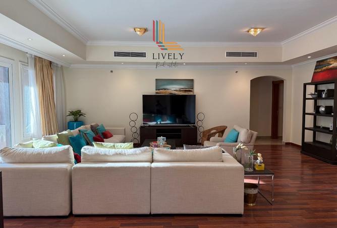 953112 - Property Image 2
