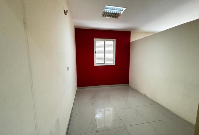 956634 - Property Image 2