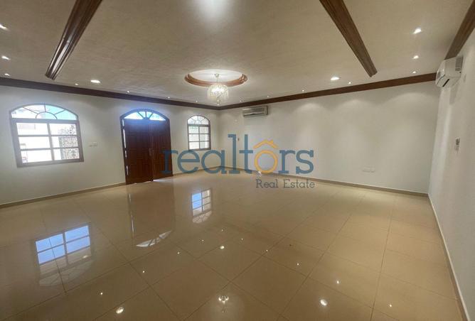 958157 - Property Image 2