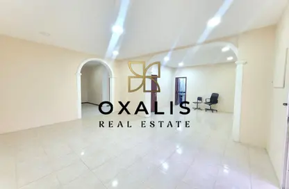 شقة - 2 غرف نوم - 3 حمامات للايجار في شارع الخالدية - نجمة - الدوحة