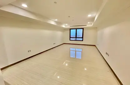 Apartment - 1 Bedroom - 2 Bathrooms for rent in East Porto Drive - Porto Arabia - The Pearl Island - Doha