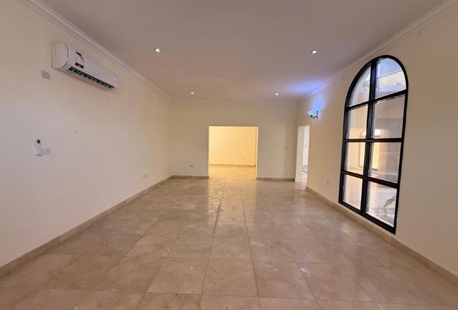 930772 - Property Image 2