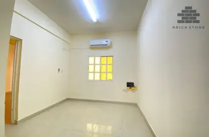 Apartment - 1 Bedroom - 1 Bathroom for rent in Umm Ghwailina Comm - Umm Ghuwalina - Umm Ghuwailina - Doha