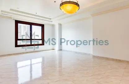 شقة - 2 غرف نوم - 3 حمامات للايجار في طريق بورتو الغربي - بورتو أرابيا - جزيرة اللؤلؤة - الدوحة