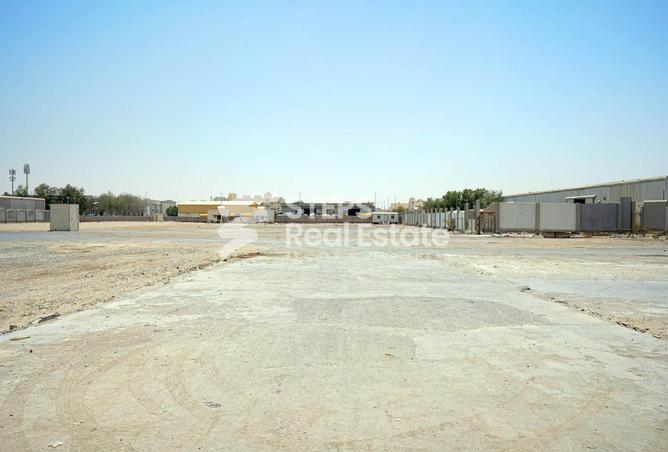 960512 - Property Image 2