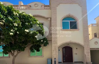 Villa - 5 Bedrooms - 4 Bathrooms for rent in Izghawa - Doha