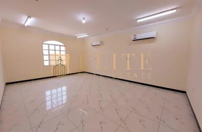 Apartment - 5 Bedrooms - 5 Bathrooms for rent in Al Ain Compound 3 - Al Ain Compound - Ain Khaled - Doha