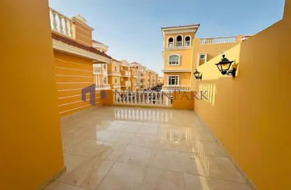 مجمع سكني - 5 غرف نوم - 5 حمامات للايجار في شارع  بو هامو - أبو هامور - الدوحة