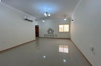 Apartment - 2 Bedrooms - 3 Bathrooms for rent in Thabit Bin Zaid Street - Al Mansoura - Doha