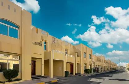 Villa - 4 Bedrooms - 4 Bathrooms for rent in Souk Al gharaffa - Al Gharrafa - Doha