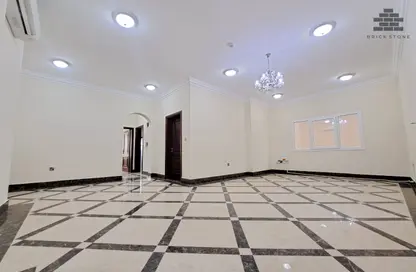 شقة - 2 غرف نوم - 2 حمامات للايجار في منتزه 10 - المنتزه - الدوحة
