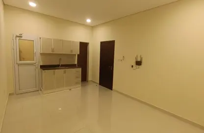Apartment - Studio - 1 Bathroom for rent in Al Khazin Street - Madinat Khalifa South - Madinat Khalifa - Doha
