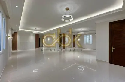 فيلا - 7 غرف نوم - 8 حمامات للبيع في المعمورة - المعمورة - الدوحة