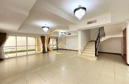 مجمع سكني - 5 غرف نوم - 5 حمامات للايجار في حدائق الدوحة - الوعب - الوعب - الدوحة