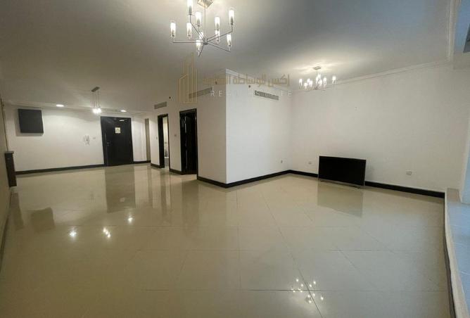 982444 - Property Image 3