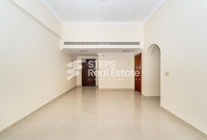 956686 - Property Image 2