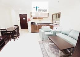 صورةغرفة المعيشة / غرفة الطعام لـ: شقة - 1 غرفة نوم - 1 حمام للكراء في نجمة - الدوحة, صورة 1