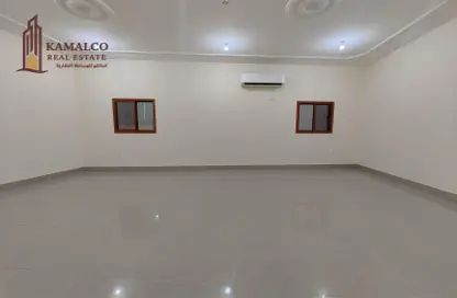 Apartment - 3 Bedrooms - 3 Bathrooms for rent in Umm Ghuwailina 4 - Umm Ghuwailina - Doha