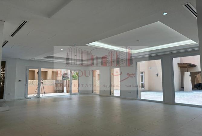 Compound - 4 Bedrooms - 5 Bathrooms for rent in West Bay Lagoon - Doha