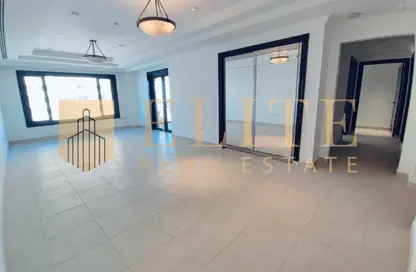 Apartment - 2 Bedrooms - 3 Bathrooms for rent in West Porto Drive - Porto Arabia - The Pearl Island - Doha