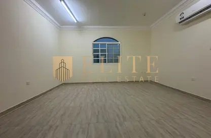 Compound - 5 Bedrooms - 4 Bathrooms for rent in Ain Khaled Villas - Ain Khaled - Doha