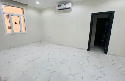 Apartment - 3 Bedrooms - 2 Bathrooms for rent in Fereej Bin Mahmoud South - Fereej Bin Mahmoud - Doha