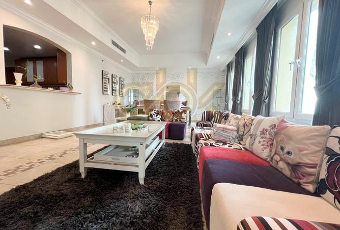 990280 - Property Image 2