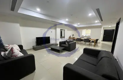 صورة لـ غرفة المعيشة / غرفة الطعام شقة - غرفة نوم - 2 حمامات للايجار في طريق بورتو الشرقي - بورتو أرابيا - جزيرة اللؤلؤة - الدوحة ، صورة رقم 1