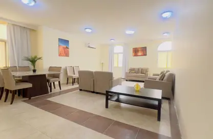 مجمع سكني - 4 غرف نوم - 5 حمامات للايجار في شارع المطار القديم - طريق المطار القديم - الدوحة